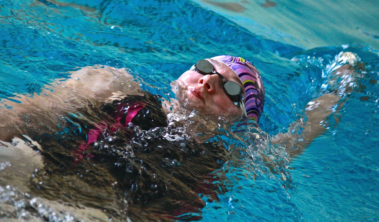 nauka pływania dla dorosłych grupa wodna Elbląg instruktor pływania